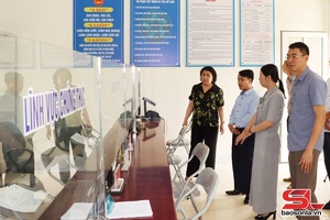 Đồng chí Phó Chủ tịch Thường trực UBND tỉnh kiểm tra việc vận hành chính quyền địa phương 2 cấp tại huyện Sông Mã