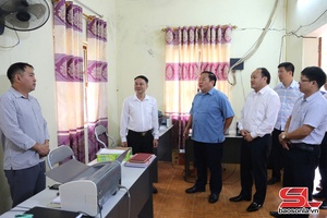 Đồng chí Phó Chủ tịch HĐND tỉnh kiểm tra việc thực hiện chính quyền địa phương 2 cấp tại xã Chiềng Sại