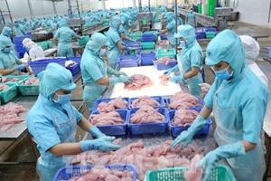 'Phản bác quan điểm sai trái, xuyên tạc dự thảo các văn kiện của Đảng về các thành phần kinh tế