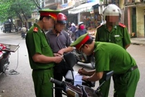 'Trưởng Công an xã được phạt đến 50% mức tiền phạt tối đa, tịch thu phương tiện vi phạm hành chính