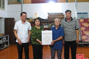 Đồng chí Phó Chủ tịch Thường trực UBND tỉnh thăm, tặng quà thương, bệnh binh