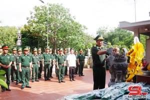 'Ban Chỉ huy Bộ đội Biên phòng tỉnh dâng hương tưởng niệm các Anh hùng liệt sĩ