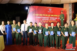 'Lễ thắp nến tri ân các Anh hùng liệt sĩ