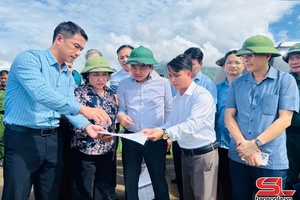 Đồng chí Chủ tịch UBND tỉnh kiểm tra, khảo sát địa điểm xây dựng trường phổ thông nội trú liên cấp