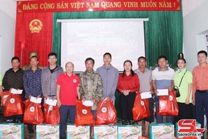 'Hội Chữ thập đỏ hỗ trợ nhân dân bị thiệt hại do mưa lũ