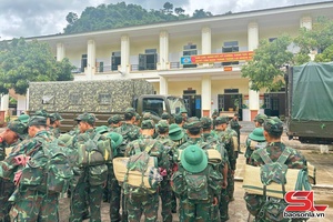 'Lực lượng bộ đội hành quân hỗ trợ người dân vùng lũ Sông Mã
