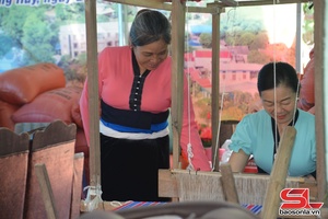 'Gìn giữ văn hóa truyền thống giữa nhịp sống hiện đại