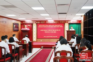 'Cơ quan Đảng ủy UBND tỉnh tổ chức sinh hoạt chính trị dưới cờ tháng 8
