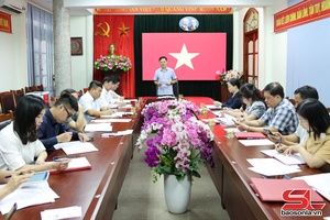 Chi bộ Ban Nội chính Tỉnh ủy sinh hoạt chính trị dưới cờ và phát động quyên góp ủng hộ đồng bào bị ảnh hưởng bởi thiên tai