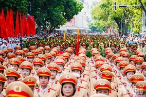 'Mãn nhãn màn diễu hành, biểu diễn võ thuật của Công an TP Hà Nội trong Ngày hội vì Thủ đô bình yên