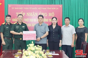 'VIETTEL Sơn La và Tập đoàn Công nghiệp cao su Việt Nam ủng hộ ủng hộ khắc phục hậu quả thiên tai