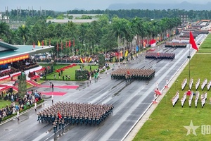 'LLVT tổng hợp luyện diễu binh, diễu hành lần thứ 4