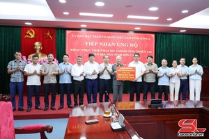 Đồng chí nguyên Bí thư Tỉnh ủy Phú Thọ tặng 250 triệu đồng ủng hộ tỉnh Sơn La khắc phục thiệt hại thiên tai