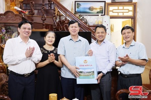 Chủ tịch UBND tỉnh Sơn La thăm hỏi cán bộ nguyên lãnh đạo tỉnh