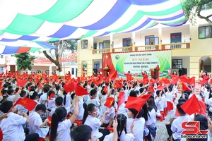 Học sinh toàn tỉnh nô nức tựu trường