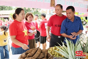 ' Mường Giôn tổ chức Trại Văn hóa giới thiệu các sản phẩm địa phương
