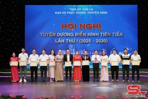 Báo và phát thanh, truyền hình Sơn La tổ chức Hội nghị tuyên dương điển hình tiên tiến
