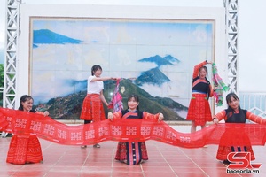 'Độc đáo văn hóa "thiên đường mây Tà Xùa"