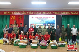 '"Phiên chợ tình người vùng cao" tại xã Bình Thuận