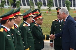 'Bí thư Thứ nhất, Chủ tịch nước Cộng hòa Cuba thăm Bảo tàng Lịch sử Quân sự Việt Nam