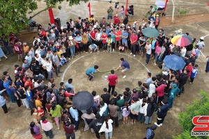'Sôi nổi phiên chợ vùng cao biên giới Phiêng Khoài