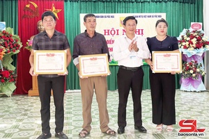 'Pắc Ngà tuyên dương điển hình tiên tiến