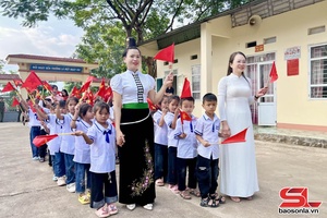 'Thầy, cô giáo và học sinh vùng lũ Chiềng Sơ tự tin bước vào năm học mới