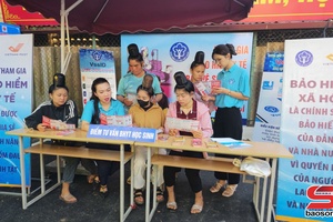 Tuyên truyền, tư vấn, giải đáp chính sách BHYT học sinh, sinh viên