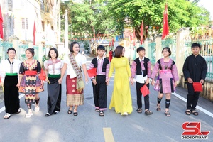 Khai giảng tại trường nội trú có điểm thi tốt nghiệp cao hơn trung bình toàn tỉnh, nhiều môn cao hơn trung bình toàn quốc