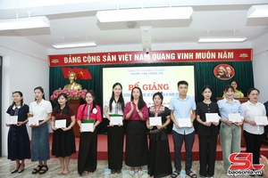 'Bế giảng lớp bồi dưỡng nhận thức về Đảng