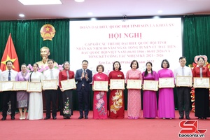 Hội nghị gặp gỡ các thế hệ đại biểu Quốc hội tỉnh Sơn La nhân Kỷ niệm 80 năm Ngày Tổng tuyển cử đầu tiên bầu Quốc hội Việt Nam