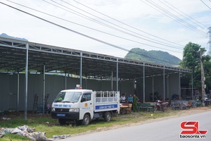 'Phù Yên: Cưỡng chế tháo dỡ, thu hồi đất vi phạm hành lang an toàn giao thông