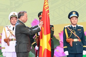 MÃI MÃI XỨNG DANH BỘ ĐỘI CỤ HỒ