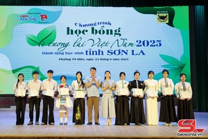 'Trao học bổng “Vì tương lai Việt Nam” cho học sinh tỉnh Sơn La