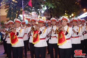 Tuyến phố đi bộ với chủ đề “Niềm tin dưới cờ Đảng quang vinh”