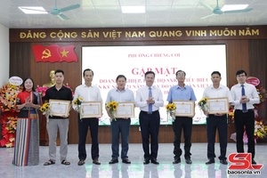 'Gặp mặt, đối thoại với doanh nghiệp, hợp tác xã, hộ sản xuất kinh doanh tiêu biểu