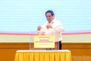 Thủ tướng Phạm Minh Chính cùng lãnh đạo Chính phủ và tập thể Văn phòng Chính phủ ủng hộ đồng bào bị thiệt hại do bão lũ