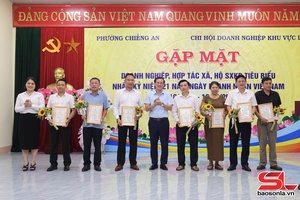 'Gặp mặt doanh nghiệp, HTX, hộ sản xuất, kinh doanh tiêu biểu