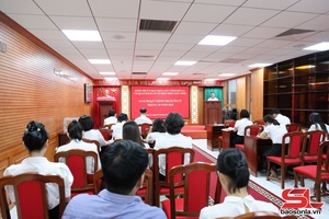 'Cơ quan Đảng ủy UBND tỉnh tổ chức sinh hoạt chính trị dưới cờ tháng 10 