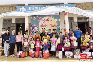 'BĐBP tỉnh Sơn La mang Trung thu đến với trẻ em vùng biên giới