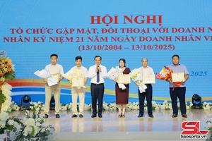 'Gặp mặt, đối thoại với doanh nghiệp, hợp tác xã tiêu biểu