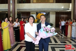 Đoàn đại biểu các tỉnh Xay Sổm Bun, Luông Pha Bang, Luông Nặm Thà, Bò Kẹo, Phông Sa Lỳ sang dự Lễ kỷ niệm 130 năm Ngày thành lập tỉnh Sơn La