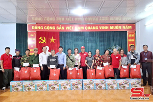 Hỗ trợ hộ dân xã Lóng Sập bị thiệt hại do thiên tai