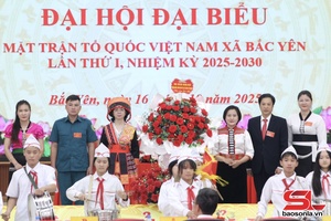 'Tiếp tục củng cố, mở rộng khối đại đoàn kết