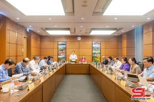 Đoàn đại biểu Quốc hội tỉnh Sơn La thảo luận tại Tổ đối với các dự án luật về bảo hiểm tiền gửi (sửa đổi), phá sản (sửa đổi); báo chí (sửa đổi); dân số; phòng bệnh.