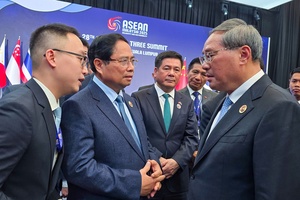 Thủ tướng Phạm Minh Chính gặp Thủ tướng Trung Quốc Lý Cường