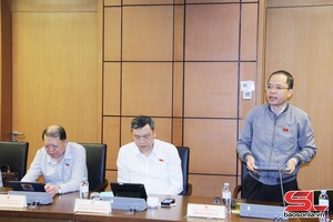 Đoàn đại biểu Quốc hội tỉnh Sơn La thảo luận tại Tổ