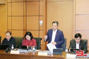 Đoàn đại biểu Quốc hội tỉnh Sơn La thảo luận tại Tổ