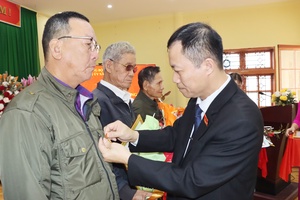 'Trao tặng, truy tặng Huy hiệu Đảng đợt 7/11 cho 11 đảng viên