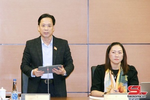 Đoàn đại biểu Quốc hội tỉnh Sơn La thảo luận tại Tổ về một số luật, nội dung lĩnh vực quy hoạch